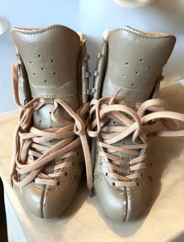 EDEA Piano Figure Skates 240C (Used)