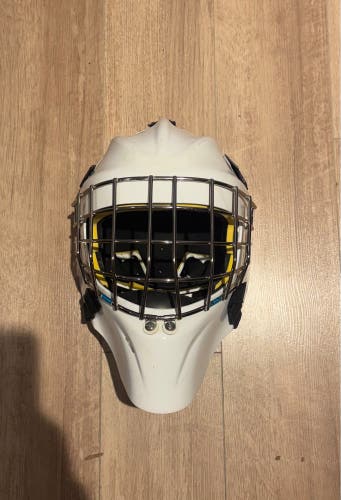 CCM Axis 1.5 Goalie Helmet (Senior Medium)