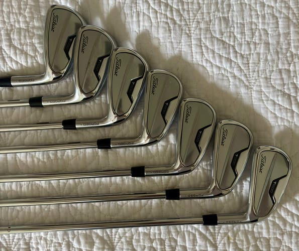 Men's Titleist gen 2021 T200 Right Handed Iron Set 4-PW AMT S300 Black Stiff. Great Condition!