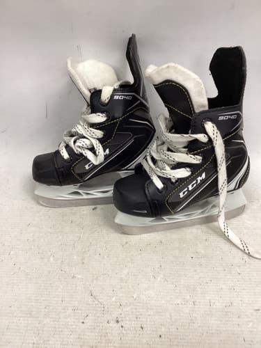 Used CCM TACKS 9040 Youth Hockey Skate Youth 09.0 11851-S000049007