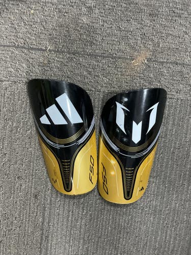 Used Adidas Soccer Shin Guards Junior Black MD 11614-S000240132