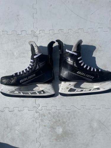 Black/Gray 2023 Bauer Vapor Hyperlite 2 Hockey Skates Regular Width Pro Stock 8.5 (Used)