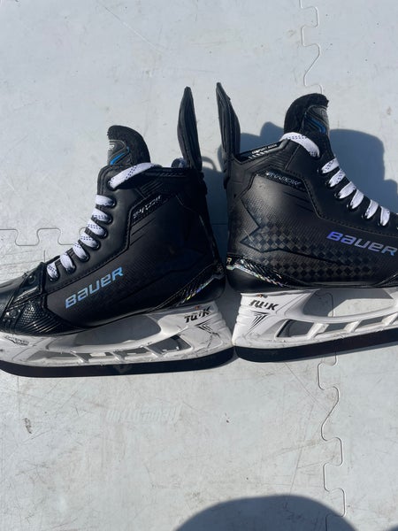 Black 2024 Bauer Supreme Shadow Hockey Skates Regular Width 8.5 (Used)