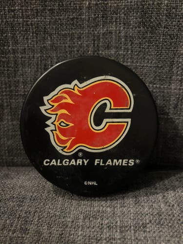 Calgary Flames NHL Vintage Souvenir Hockey Puck