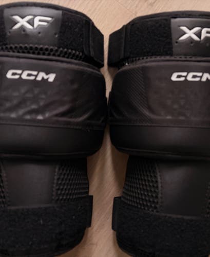 CCM (Used) intermediate XF knee pads