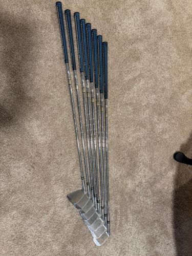 Lady ultra gold set 3 iron to pitching wedge(Used)