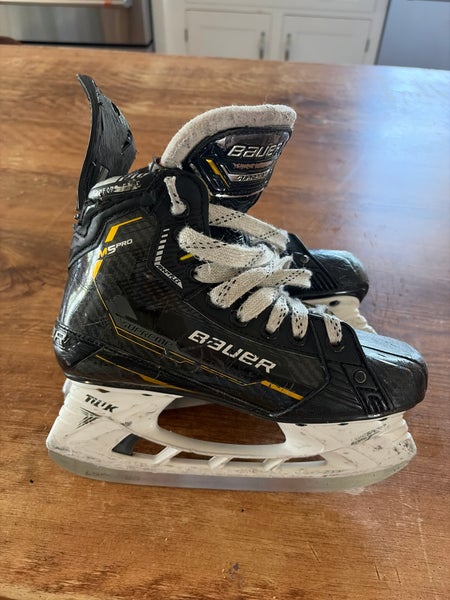 2022 Bauer Supreme M5 Pro Hockey Skates Regular Width Size 3.5 (Used)