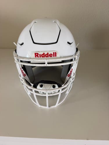 White Youth Medium Riddell SpeedFlex Helmet (Used)