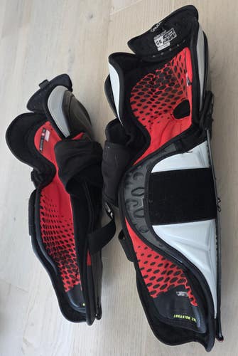 Senior Bauer Vapor Hyperlite 16" Shin Pads (Used)
