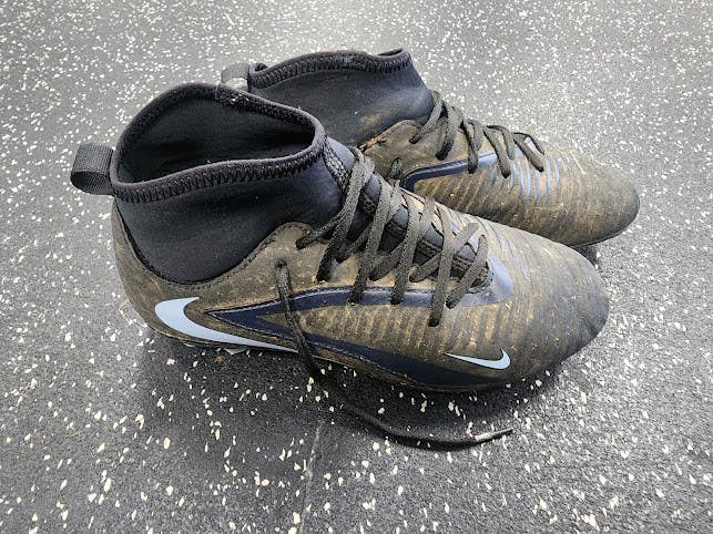 Used Nike Phantom Soccer Cleats Black Junior 05 11849-S000041955