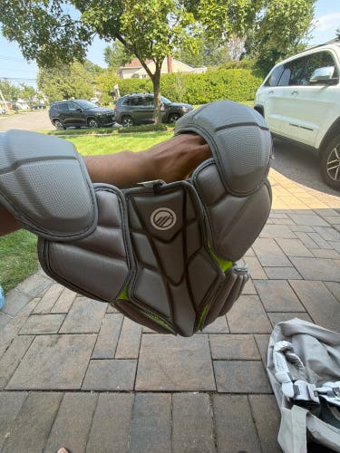 Small Adult Maverik MX Shoulder Pads