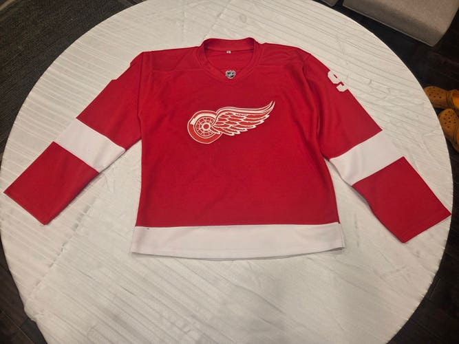Youth XL Gordie Howe #9 Detroit Red Wings NHL jersey