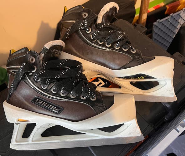 2010 Bauer Supreme One100 Hockey Goalie Skates Regular Width Size 4 (Used)