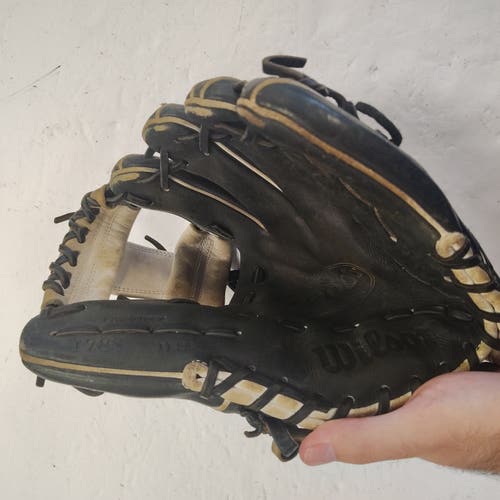 Wilson RH A2000 Baseball Glove 11.25" (Used)
