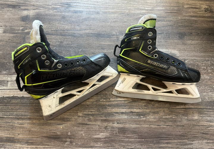 Bauer GSX Hockey Goalie Skates Regular Width Size 2.5 (Used)