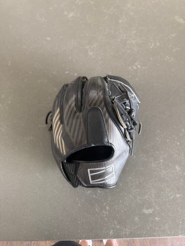 Rawlings REV1X RH Pitcher's Baseball Glove 11.75" (Used)
