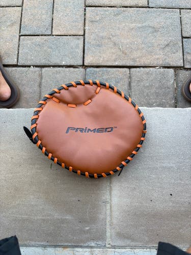 Primed pancake trainer glove