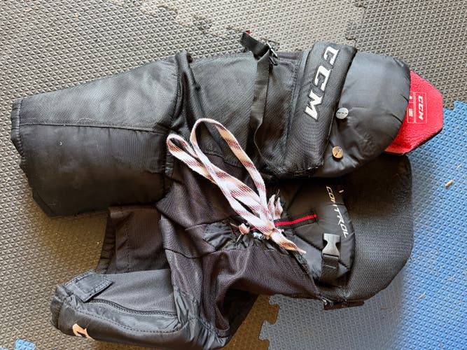 Junior CCM Control 11 Shin Pads (Used)