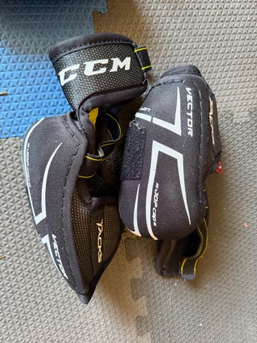 Junior Large CCM Tacks Vector Pro Elbow Pads (Used)