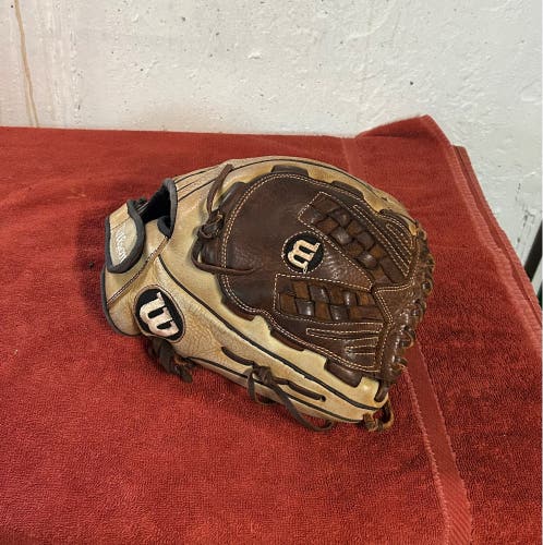 Wilson A950 RHT Softball Glove 12.5"