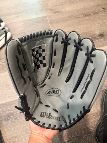 Wilson A360 RH Outfield Softball Glove 14" (Used)