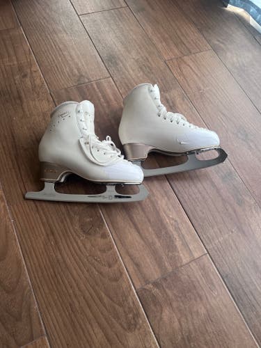 EDEA Figure Skates D Adult 9 (Used)