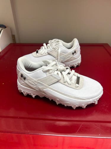 White Men's Size M 7.0 (W 8.0) Adult Under Armour Low Top Molded Cleats (New)