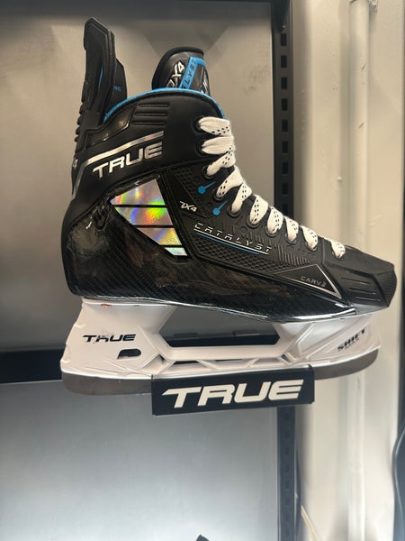 True Catalyst 7x4 Hockey Skates Regular Width 9 (Used)