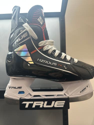 True HZRDUS 7x Hockey Skates Regular Width 7.5 (Used)