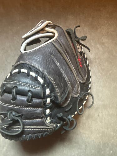 Wilson A1000 RH Catcher's Baseball Glove 33" (Used)