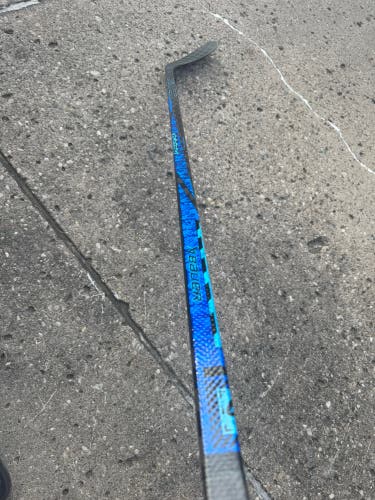 Senior Bauer Twitch Right Handed Hockey Stick P29 77 Flex (New)