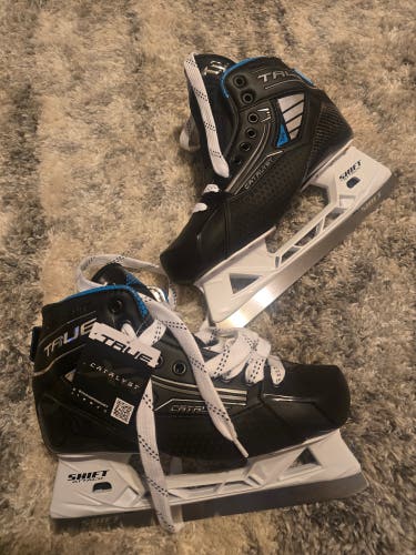 2025 True Catalyst 7x4 Hockey Goalie Skates Regular Width 7.5 (New)