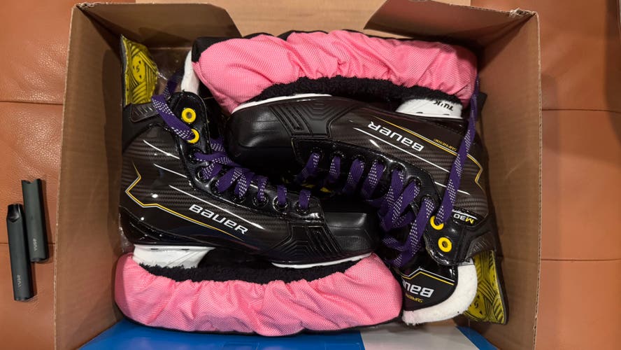 Bauer Supreme M30 Hockey Skates Extra Wide Width Size 4.5 (Used)