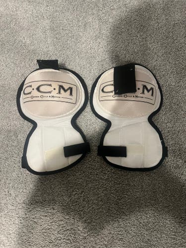 Small / Medium Senior Sher-Wood 5030 HOF Shoulder Pads (Used)