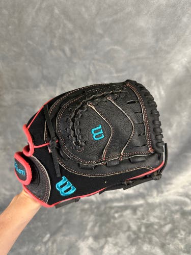Black Wilson Flash RH Pitcher's Softball Glove 11" (Used)