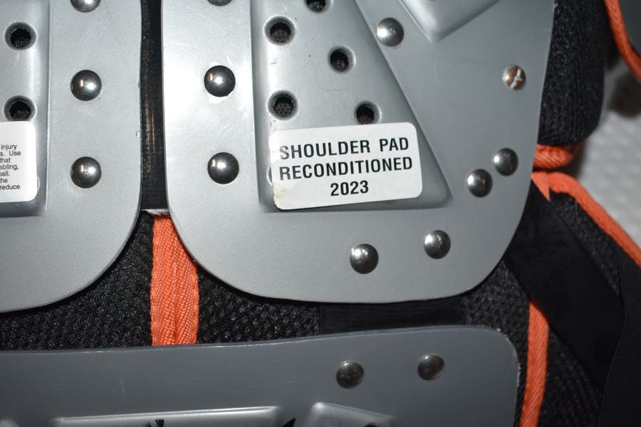 Schutt XV HD QB/WR Football Shoulder Pads, Adult Medium (17-18