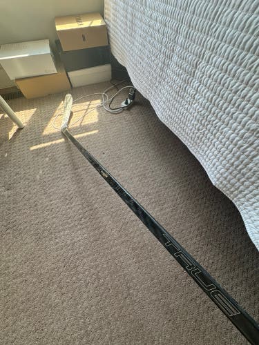 Senior True Project X Smoke Right Handed Hockey Stick P28 75 Flex (Used)