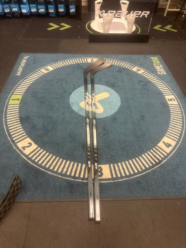 New Intermediate True Catalyst 3X3 Right Handed Hockey Stick T92.5 Curve 55 Flex