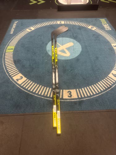 New Junior True Catalyst 5x Right Handed Hockey Stick TC2.5 Curve 50 Flex