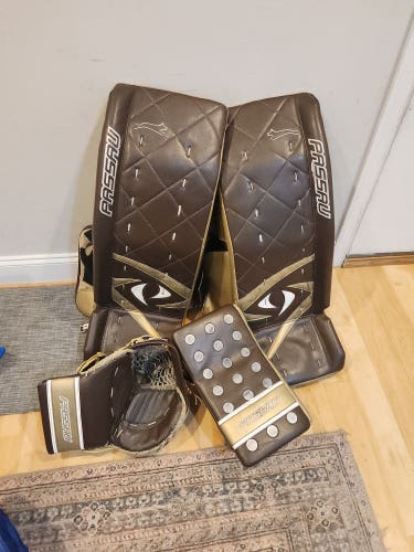 Passau 32+2 Regular Goalie Full Set Pro Stock (Used)