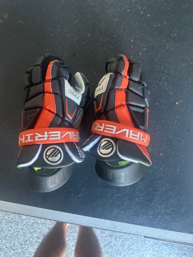 Maverik M5 Lacrosse Gloves (New)