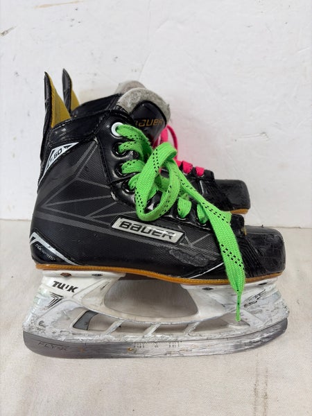 Black Bauer Supreme S160 Hockey Skates Regular Width Size 2.5 (Used)