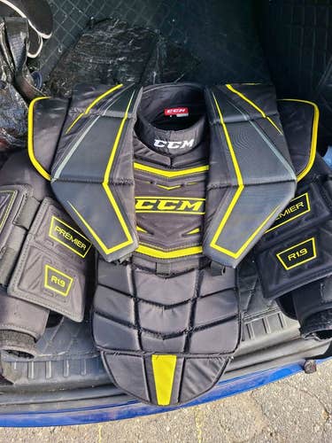 CCM Premier R1.9 Goalie Chest Protector (Senior Medium)