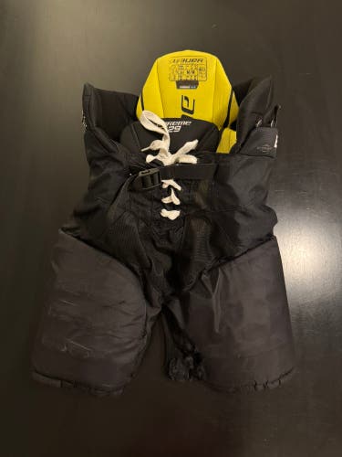 Junior Medium Bauer Supreme S29 Hockey Pants (Used)