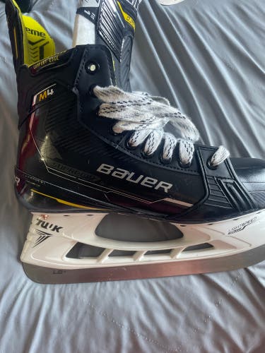 Black/Yellow 2022 Bauer Supreme M4 Hockey Skates Regular Width 7 (Used)