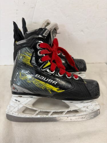 Black Bauer Vapor X4 Hockey Skates Regular Width 13 (Used)