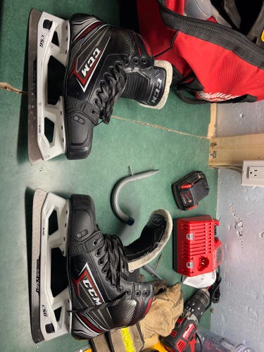 2019 CCM JetSpeed FT460 Hockey Goalie Skates Wide Width 8.5 (Used)