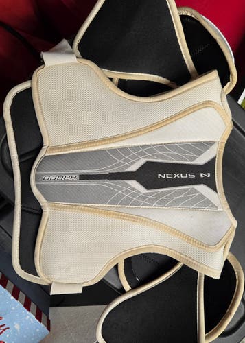 Large Junior Bauer Nexus 400 Shoulder Pads (Used)