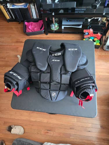 Medium CCM CL 500 Goalie Chest Protector (Used)