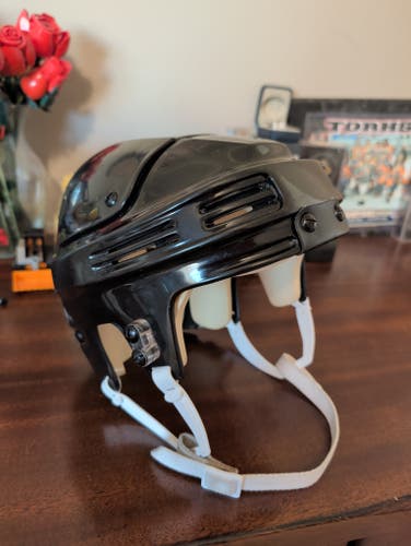 Medium Bauer 4000 Helmet (Used)